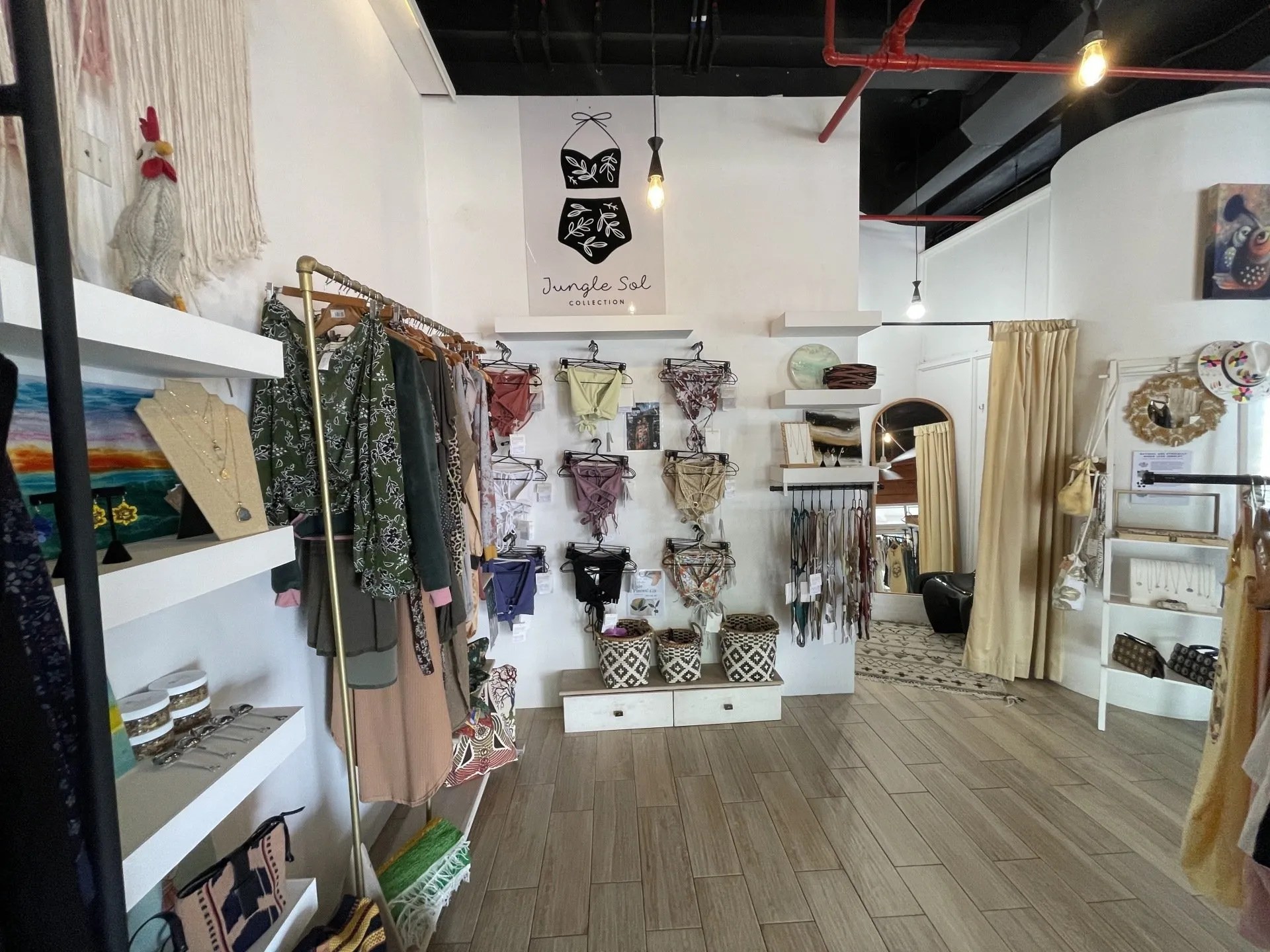 Shopping in Manuel Antonio