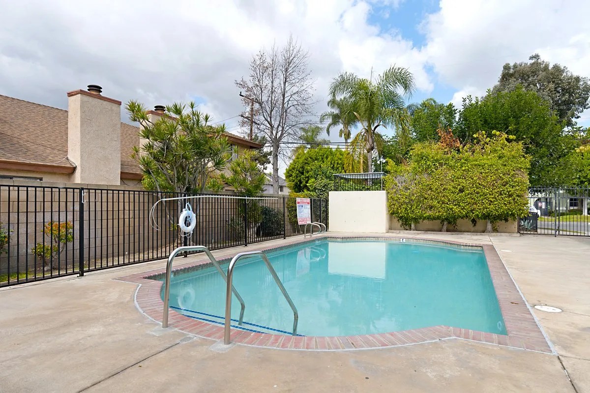 Savanna Villa Apartment Homes Property Details