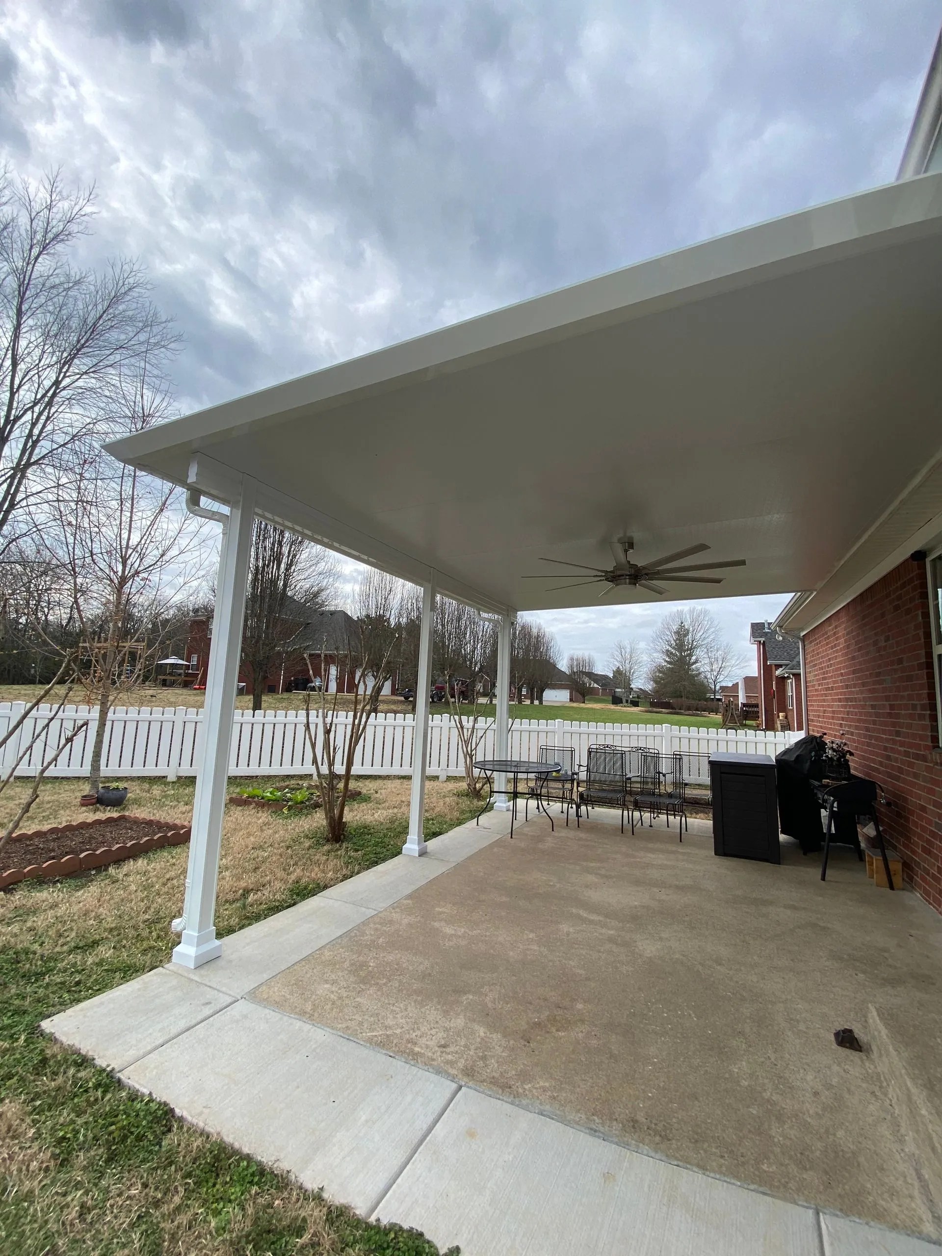TOP BACKYARD PATIO ROOF IDEAS FOR CREATING THE ULTIMATE OUTDOOR OASIS