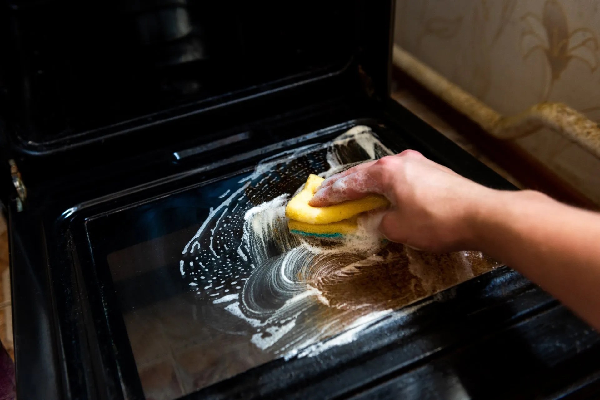 The Best Way To Get The Orange Stains Out Of Your Plastic Tupperware