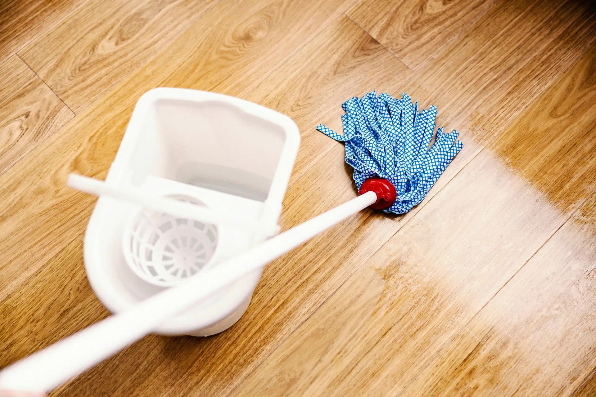 6 Professional Tips on How to Clean Hybrid Flooring