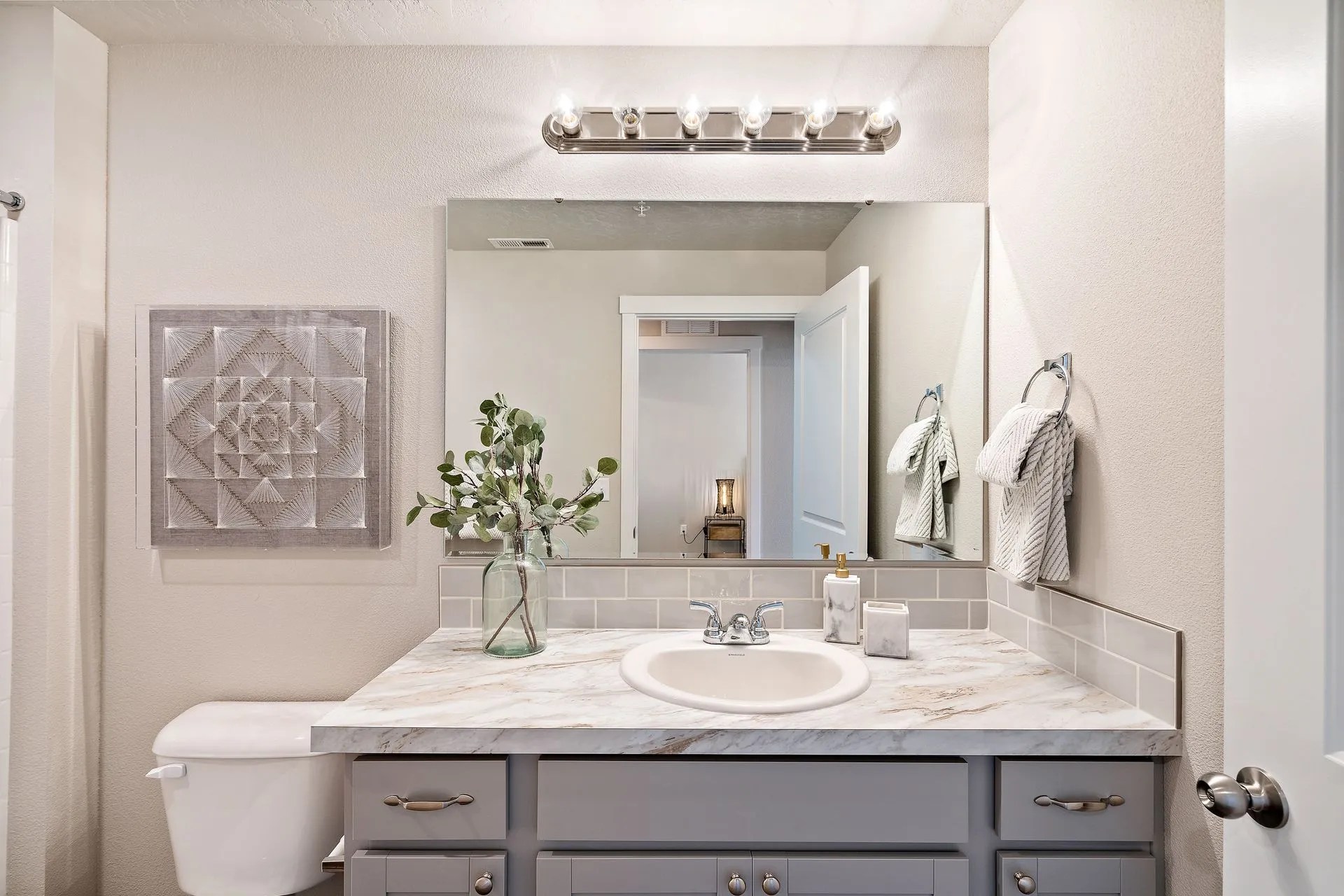 Luxury Apartment Nampa, ID Brownstone Flats