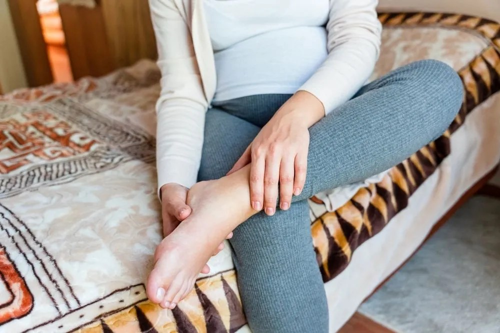 Leg Swelling Causes, Symptoms, Prevention and Treatments