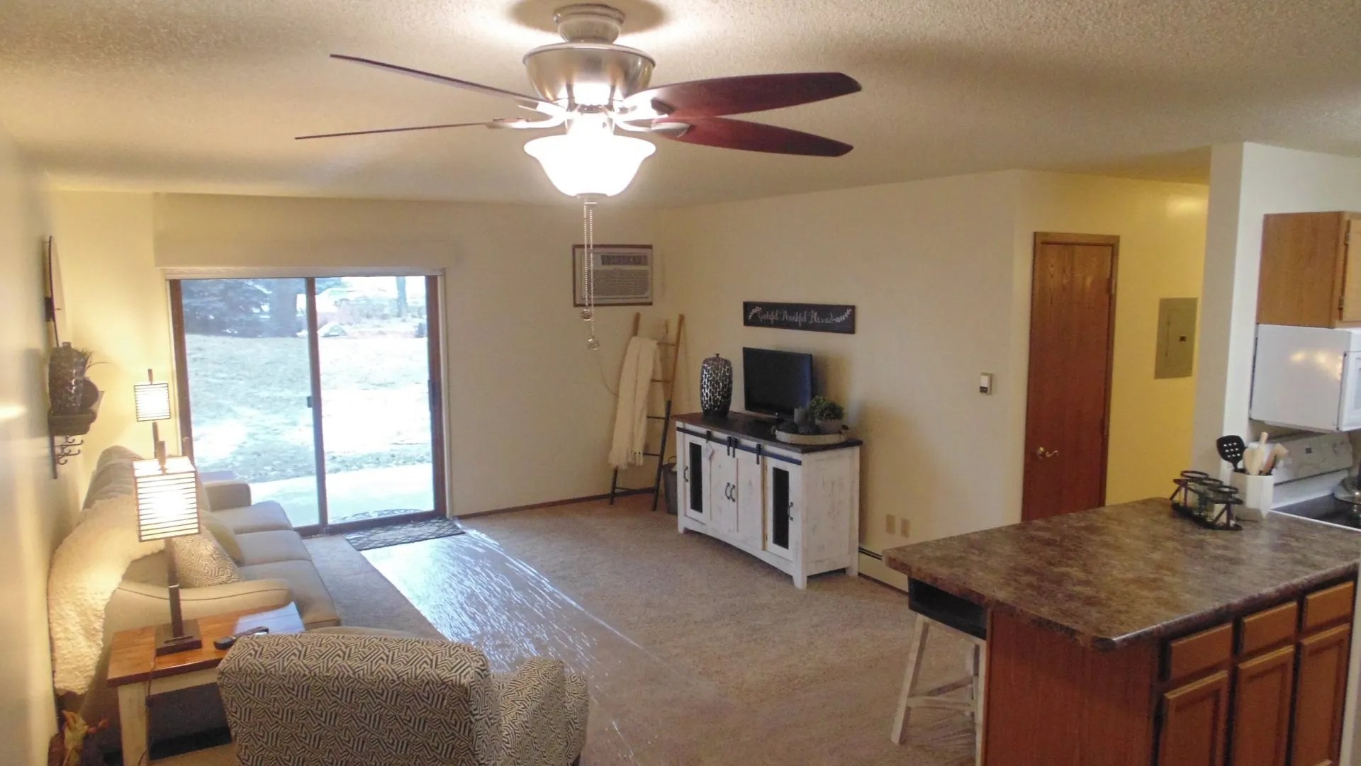 Gallery Cross Creek Apt for Rent in Urbandale, IA