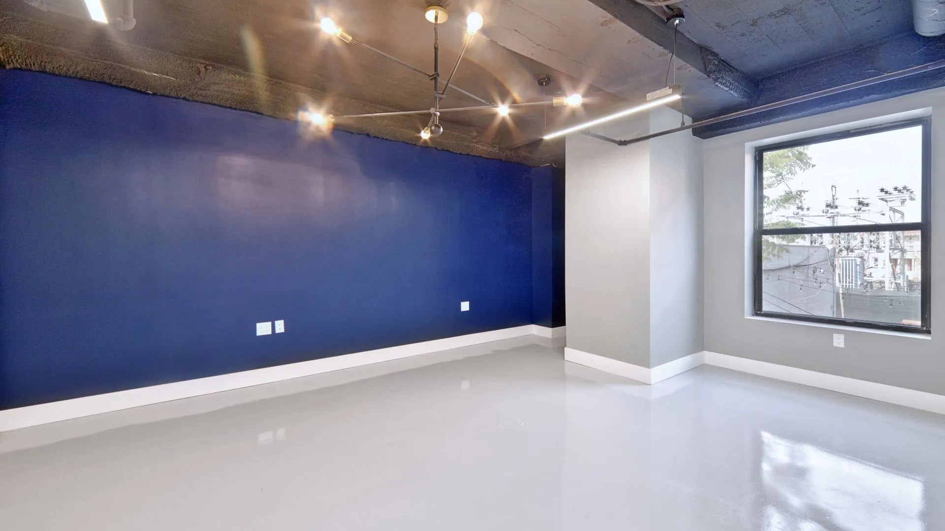 Modern private office space for rent & coworking space in Lynbrook, NY