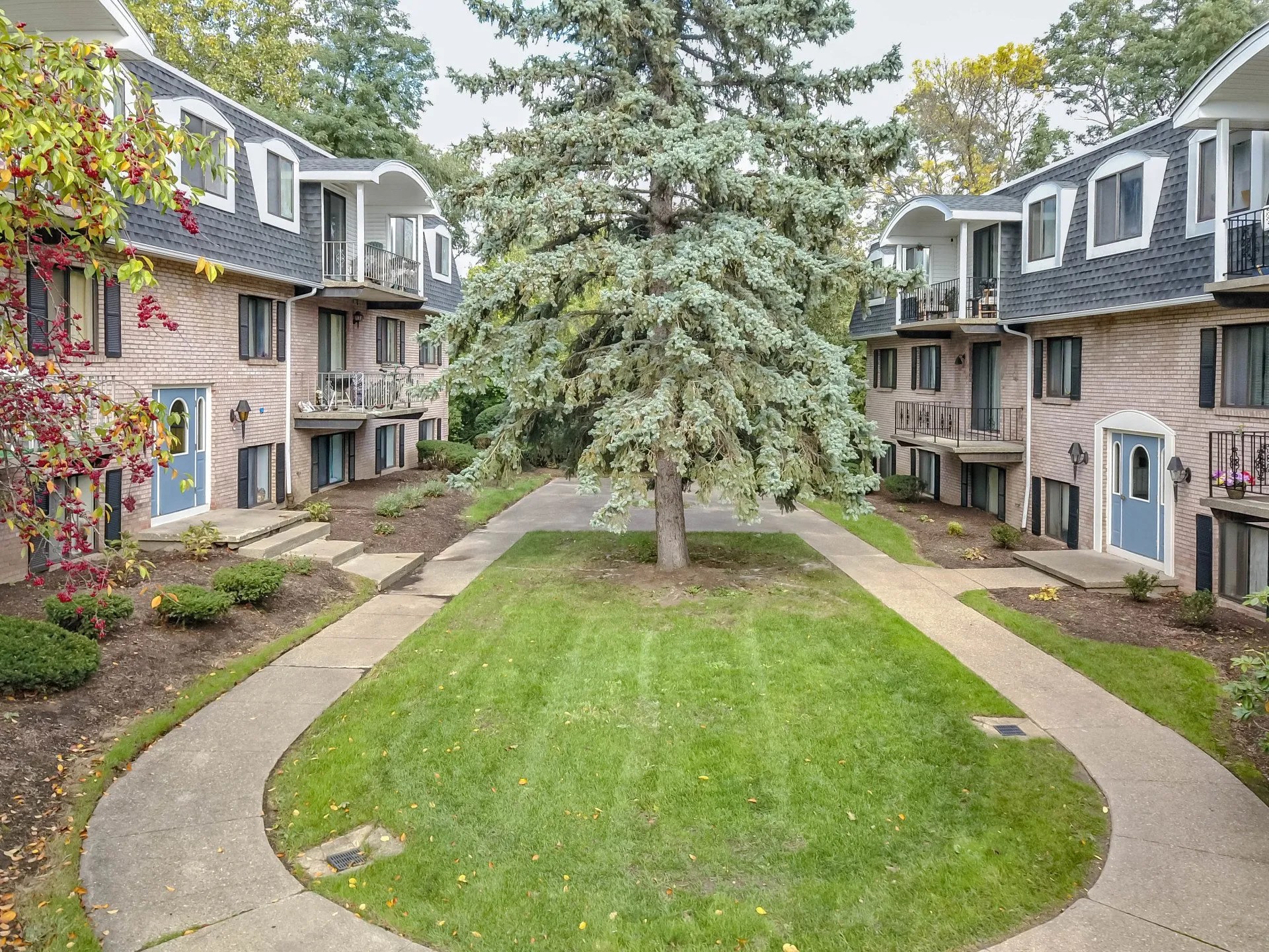 Tour LaCroix Apartments