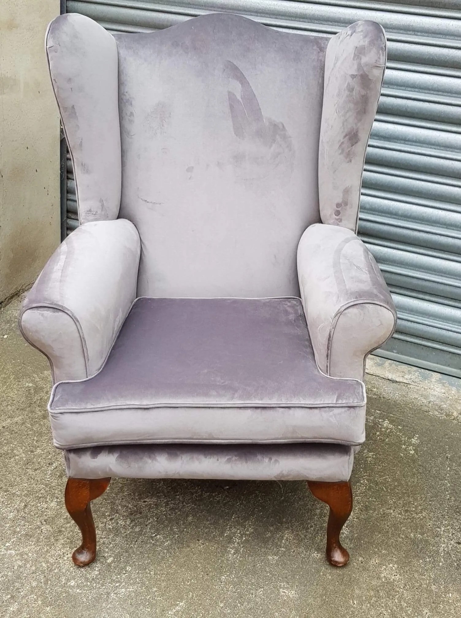 upholsterer Geoff's Upholstery Services