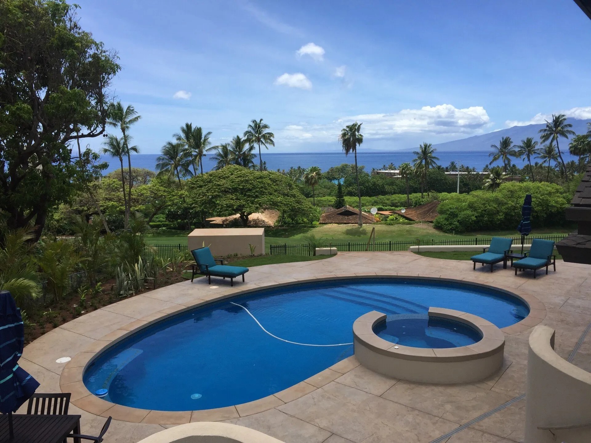 A Swimming Pool Contractor in Maui Offering Full Services
