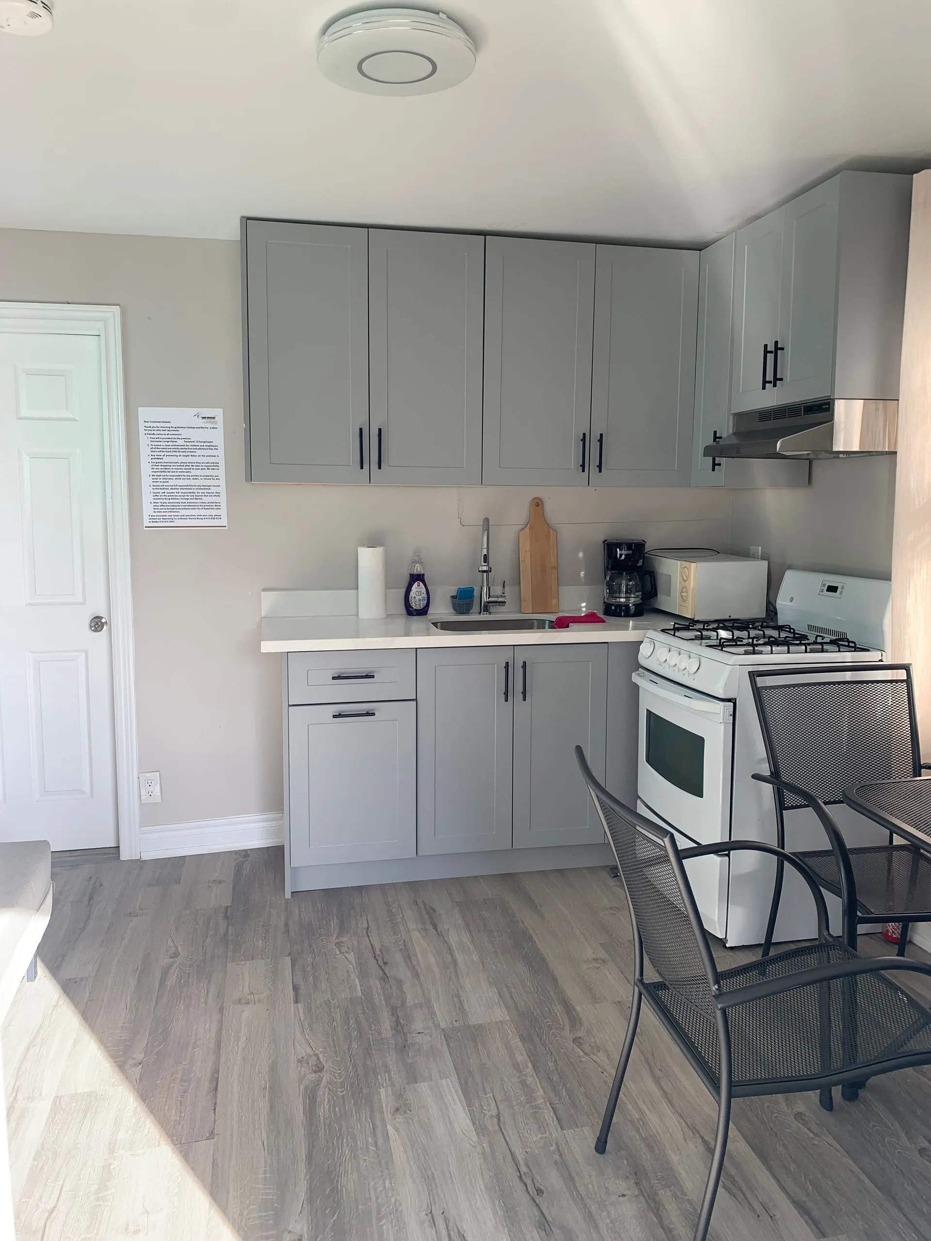 Rooms Snug Harbour Cottage & Marina in Lindsay ON