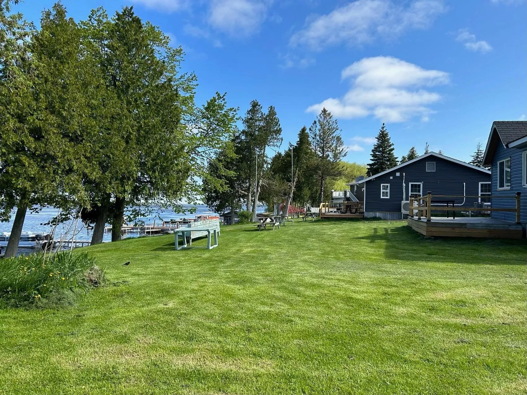 Snug Harbour Cottage & Marina Ultimate Getaway in Lindsay ON