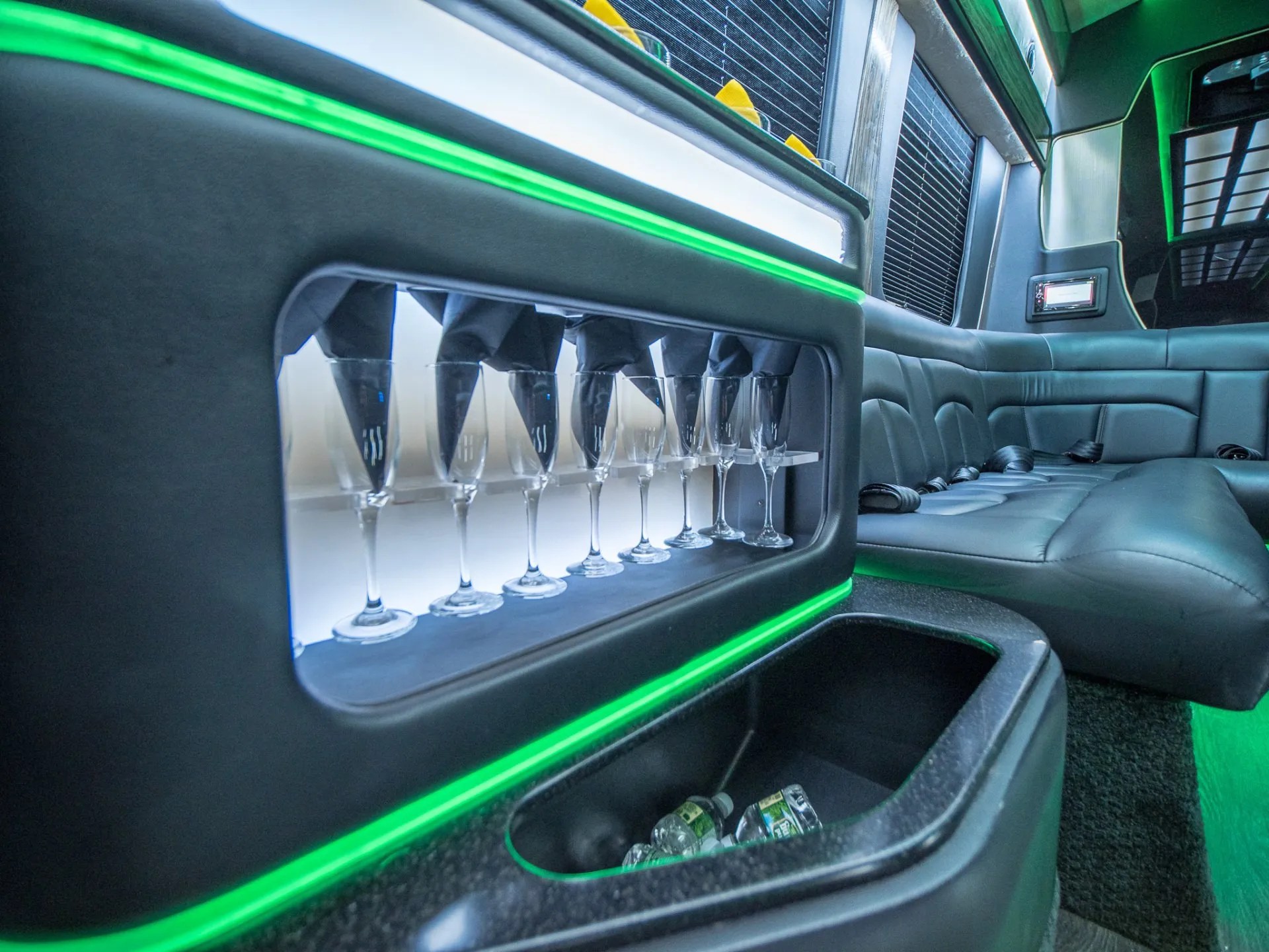 Compo Limousine Westport, Norwalk & Fairfield, CT Limousine Service