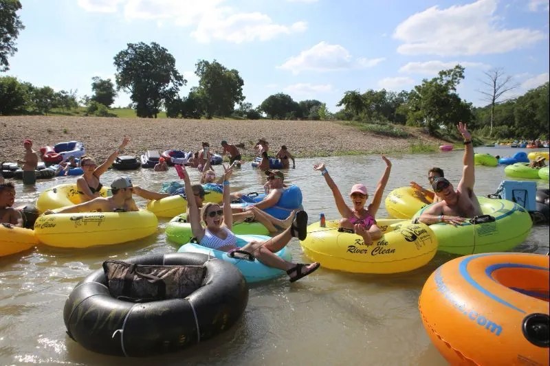Short tubing in Illinois Riverbend Floats