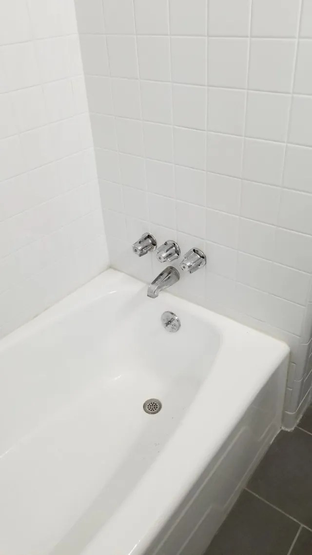 RustOleum White Gloss Tub And Tile Resurfacing Kit, 46 OFF