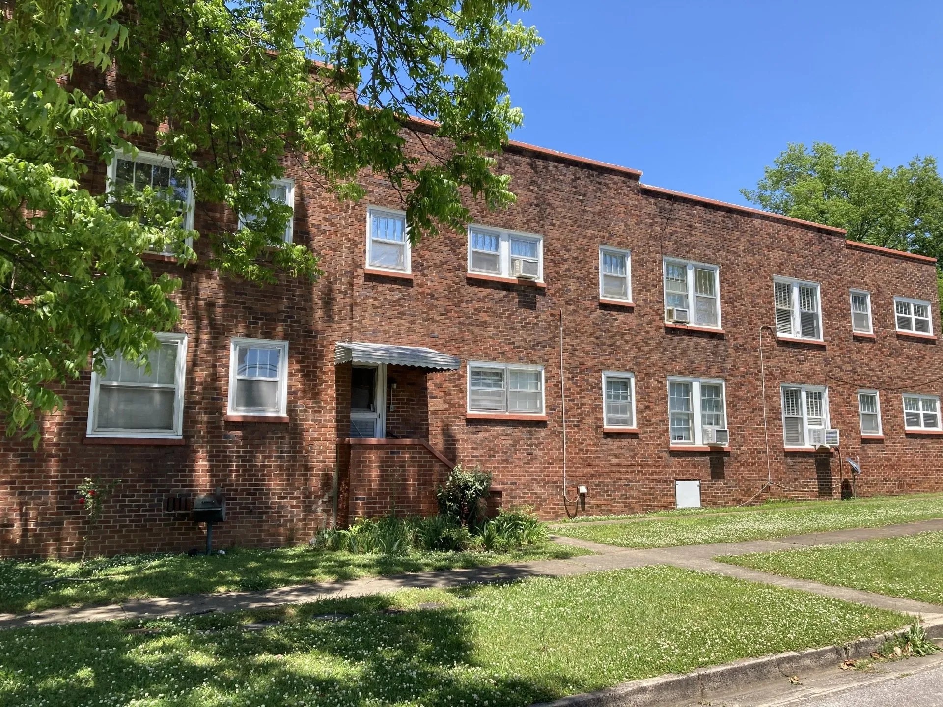 Leighton Avenue Apts