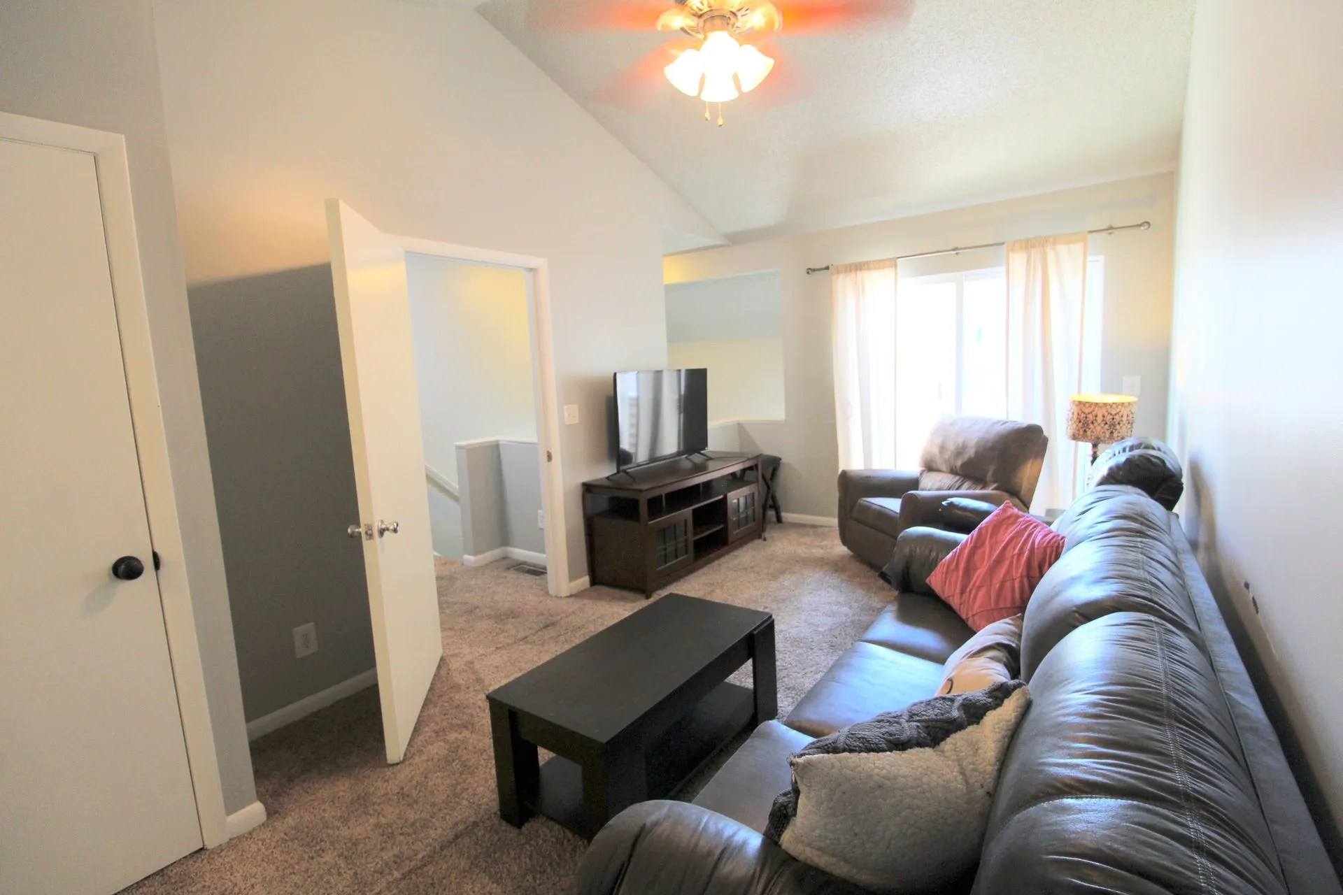 Townhomes for rent in Camden Townes, Near JMU