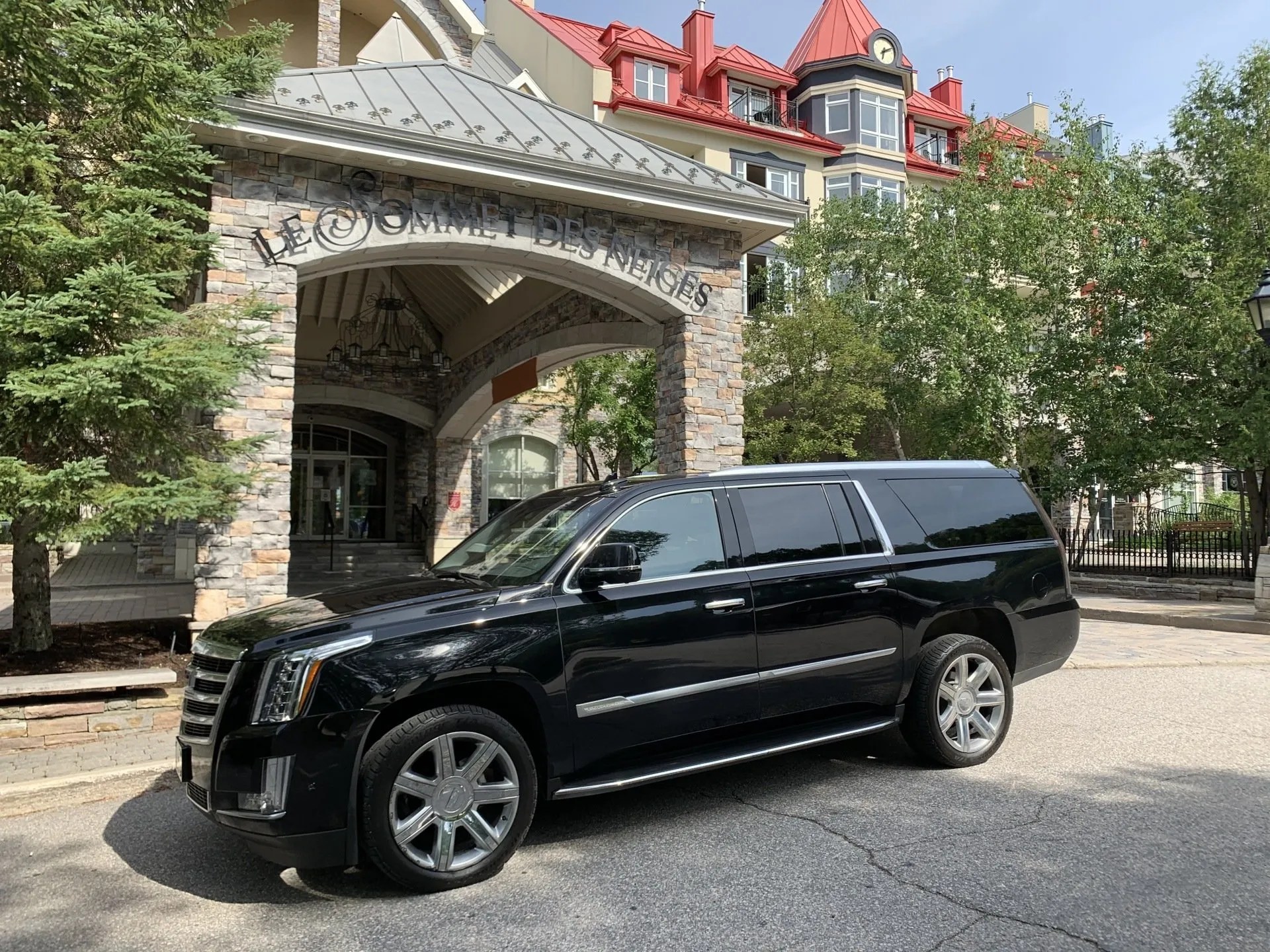 Montreal Airport Private Transfer in luxury sedan and SUV's
