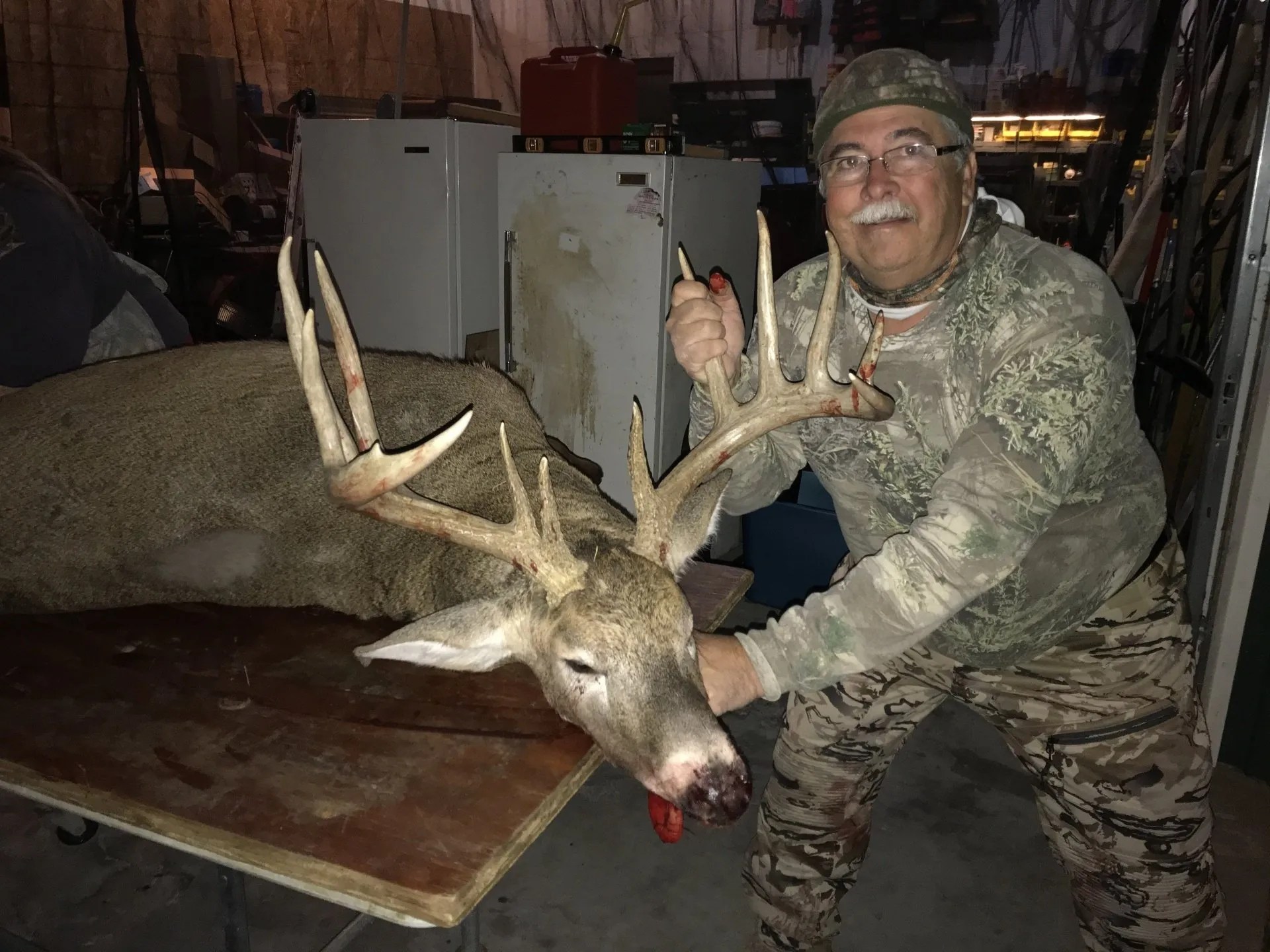 Nebraska Whitetail & Mule Deer Hunts Guide & Outfitter