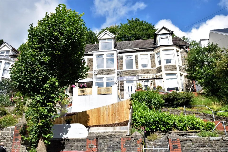 HOUSE FOR SALE!
