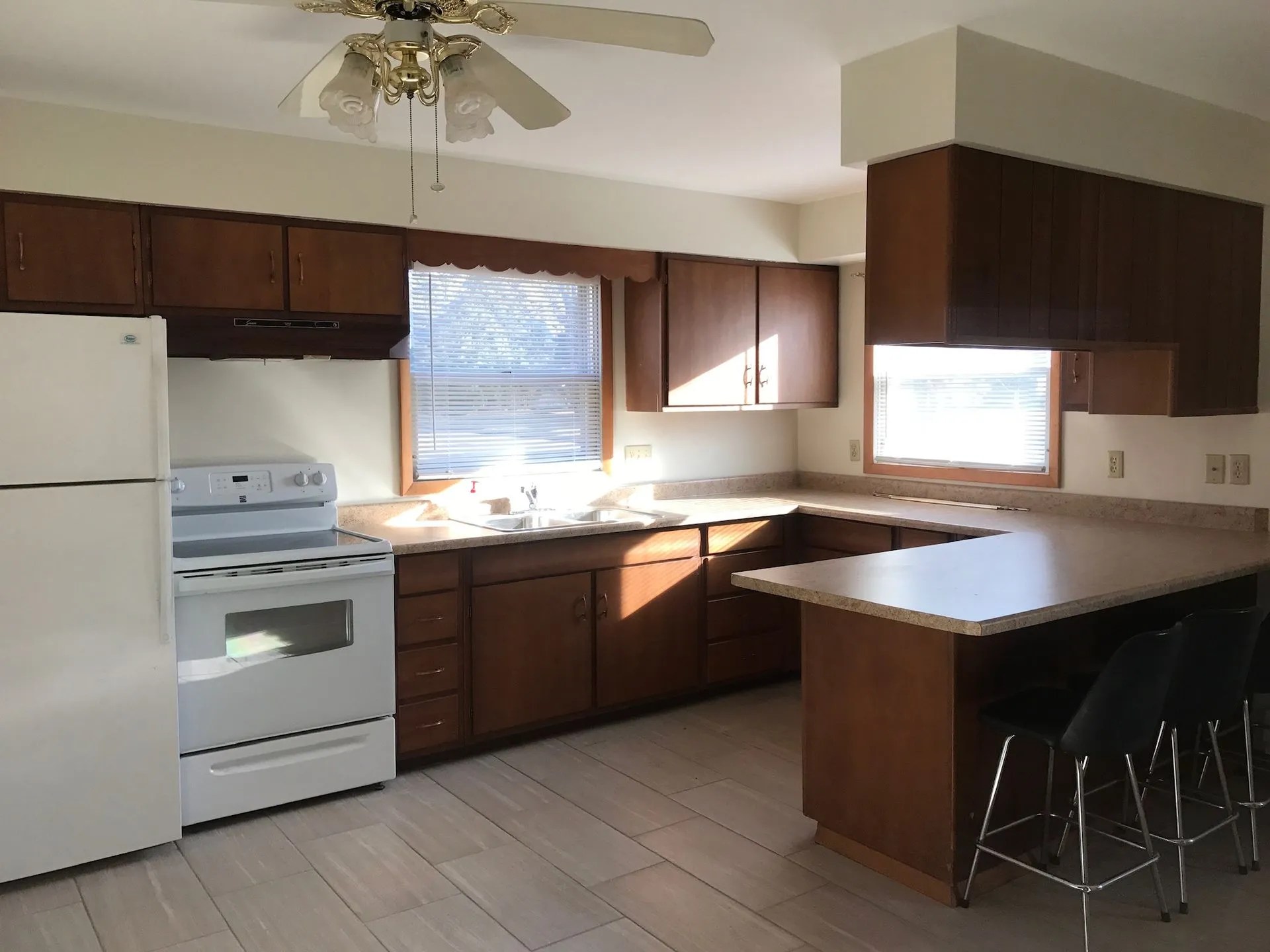 Home Halverson Apartments DeKalb, IL