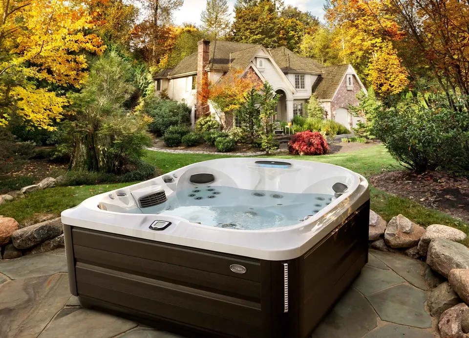 WHEN TO BUY A HOT TUB