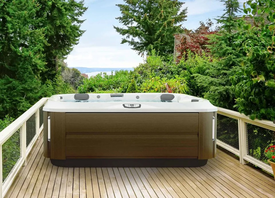 WHEN TO BUY A HOT TUB