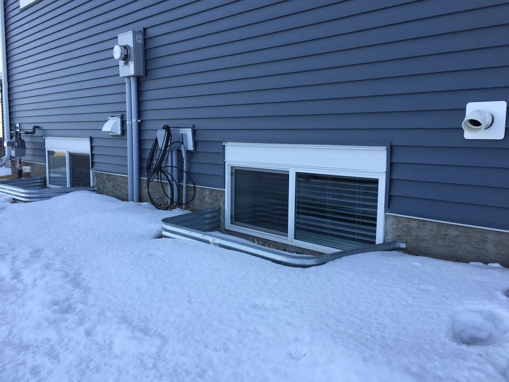 Leaky Basement Window Repair, Window Well Installation & Repair