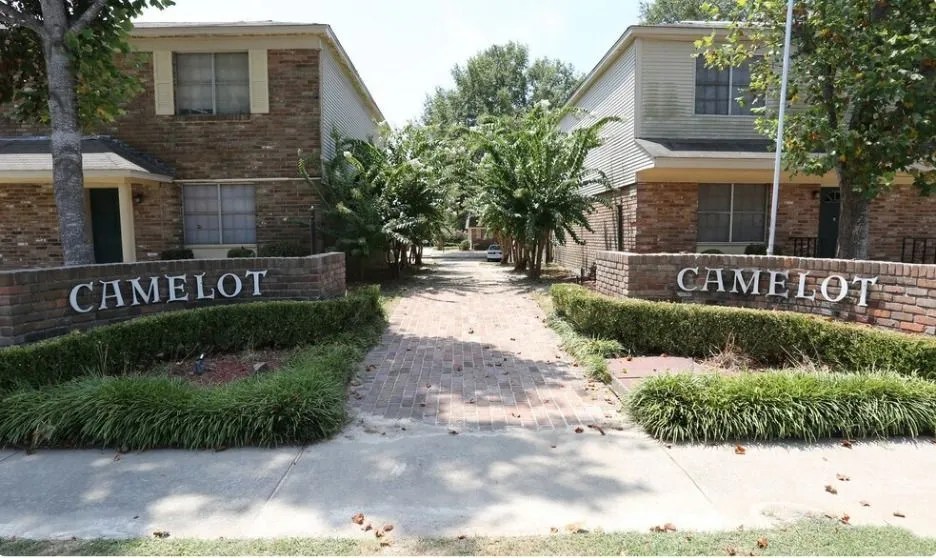 Home Camelot Apartments in Jefferson County