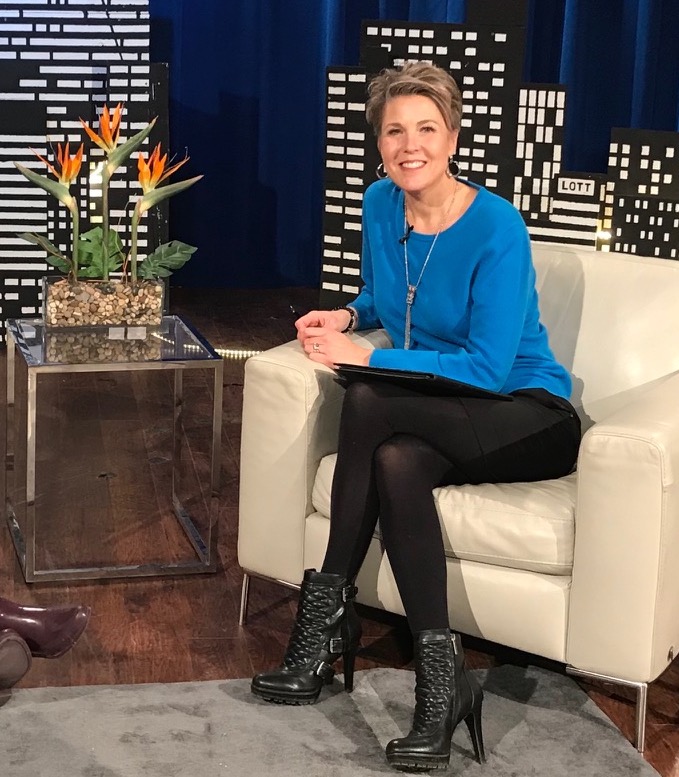 Watch Talk of The Town with Lisa Peters on Dec 1214 and 17 & 18 Lisa