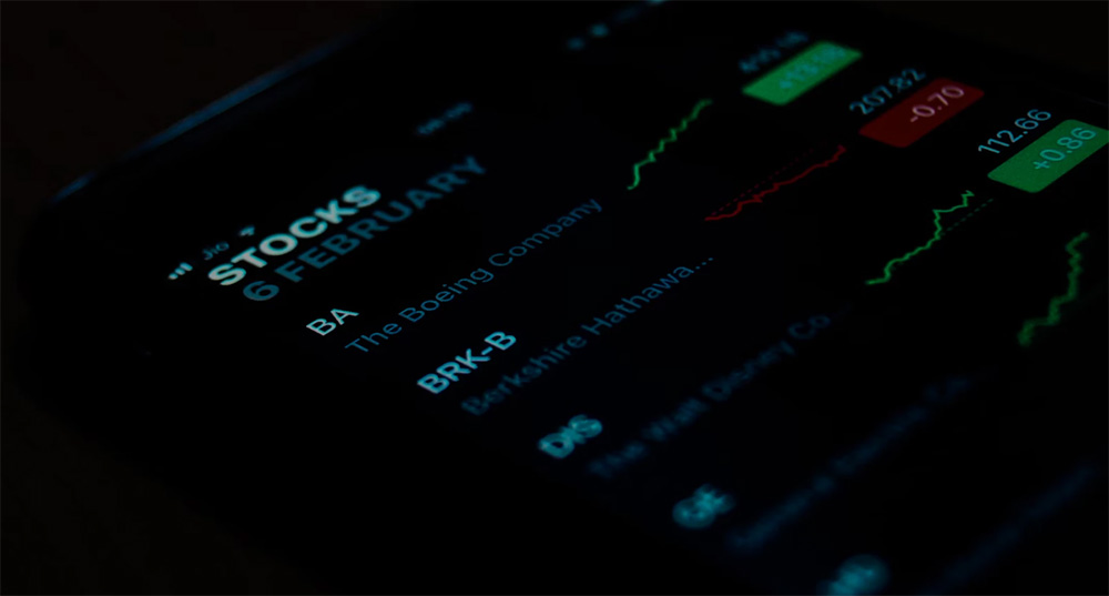 How metal commodity exchanges affect the environment? An example of the