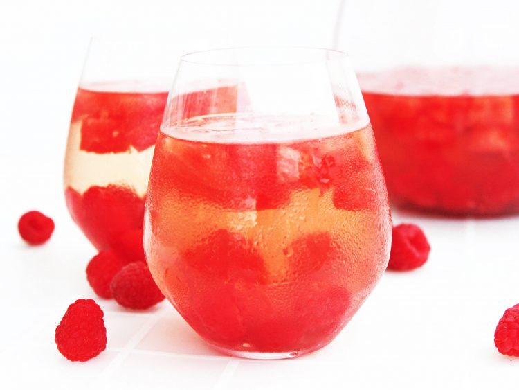 Yaz Akşamlarınıza Renk ve Lezzet Katacak 14 Sangria Tarifi