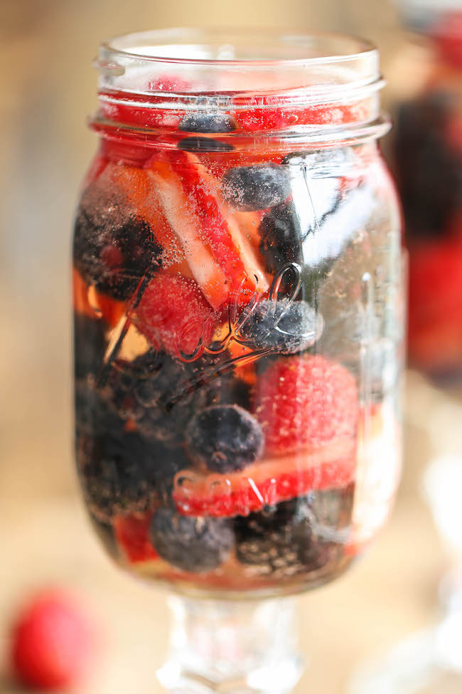 Yaz Akşamlarınıza Renk ve Lezzet Katacak 14 Sangria Tarifi