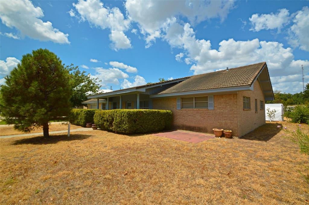 206 W Main St, Lometa, TX 76853