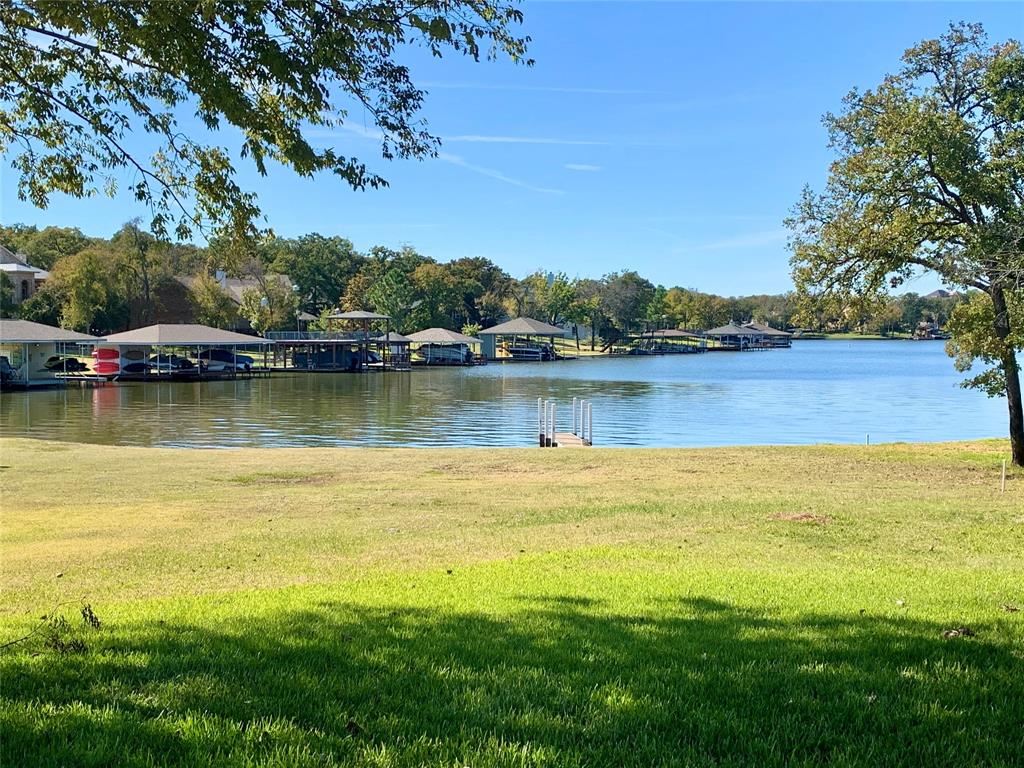 406 Kiowa Dr E, Lake Kiowa, TX 76240