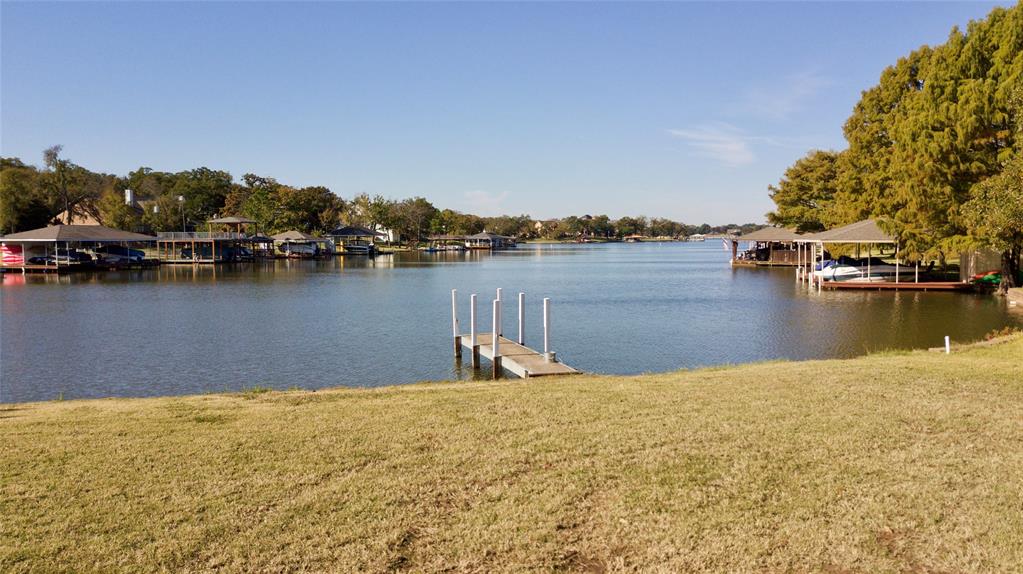 406 Kiowa Dr E, Lake Kiowa, TX 76240
