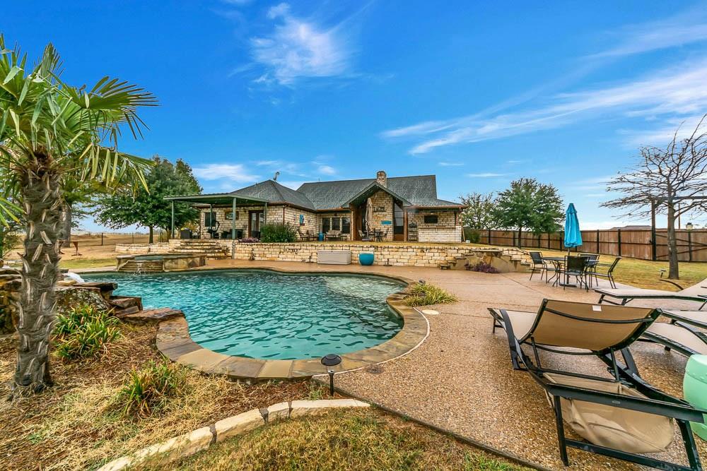 135 County Road 3470, Paradise, TX 76073