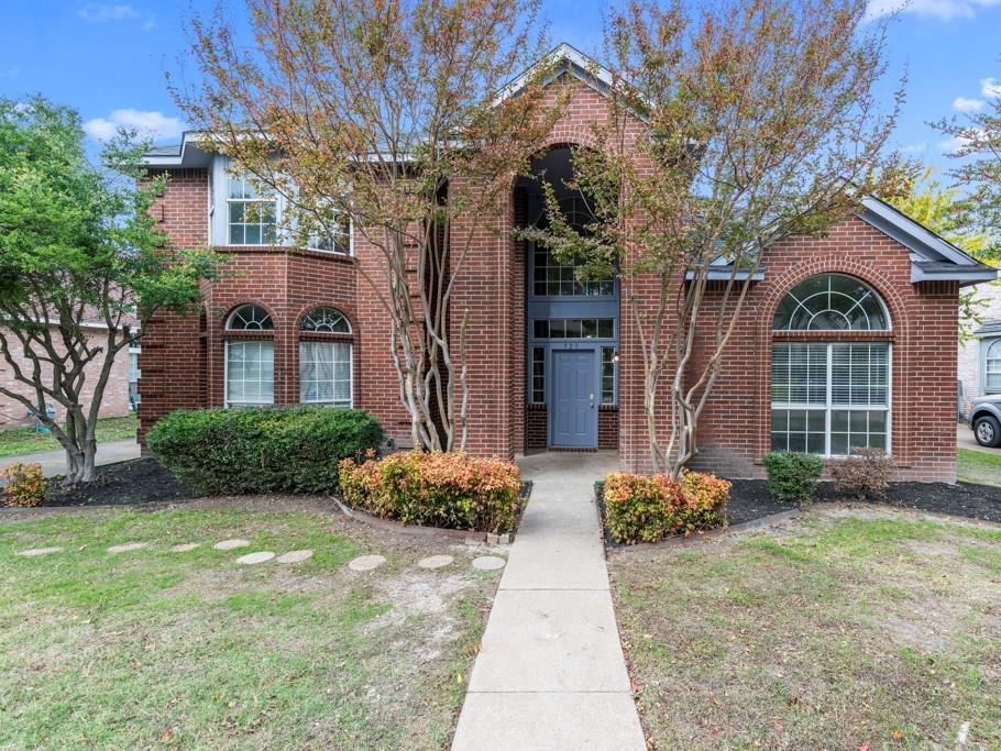 925 Twin Creek Dr, Desoto, TX 75115