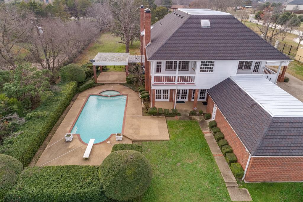 1229 W Pleasant Run Rd, Desoto, TX 75115