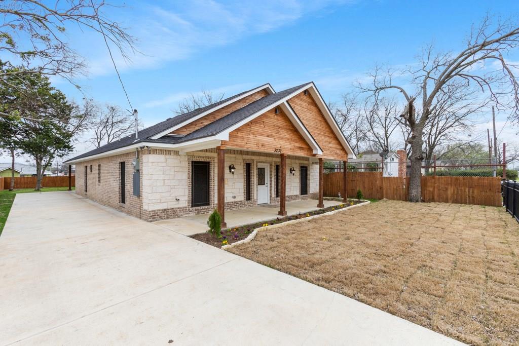 3232 E Overton Rd, Dallas, TX 75216