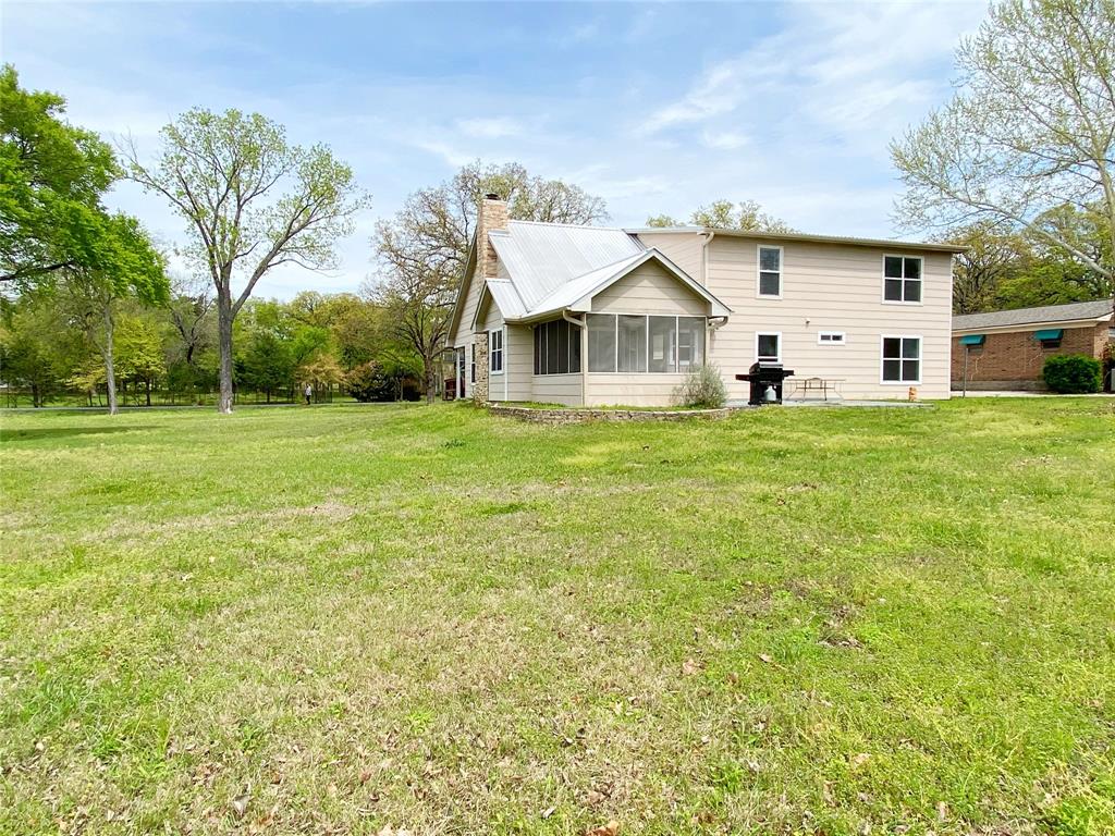 317 Kiowa Dr E, Lake Kiowa, TX 76240