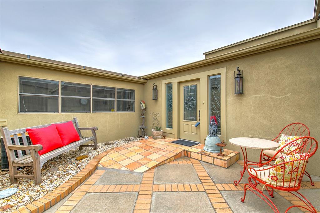 5105 Country Club Dr, Granbury, TX 76049