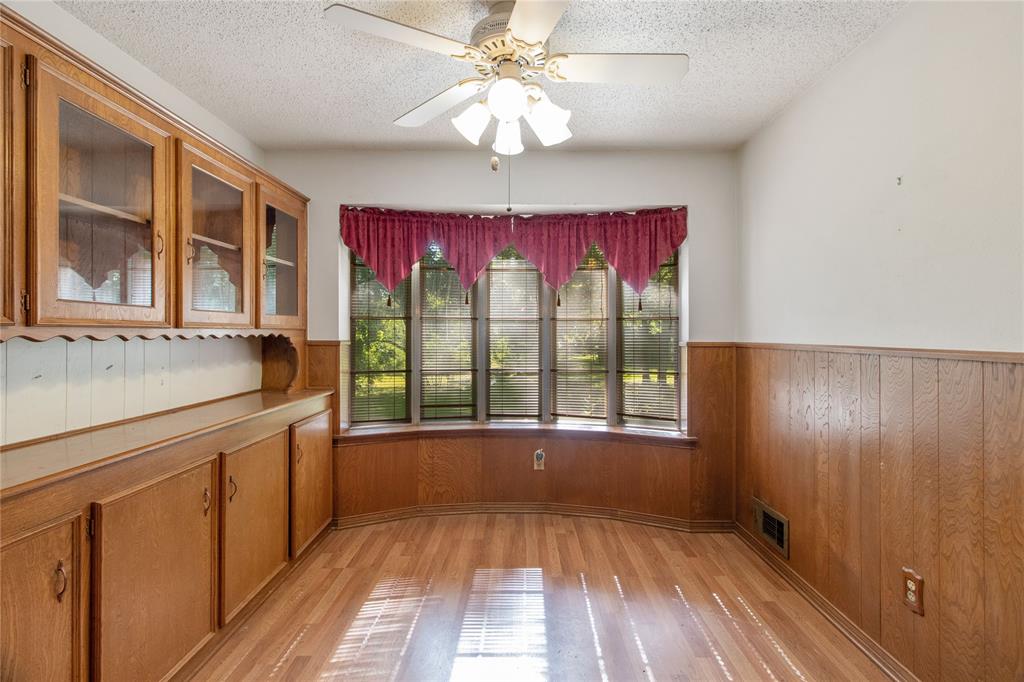 300 N Chattey Rd, Desoto, TX 75115