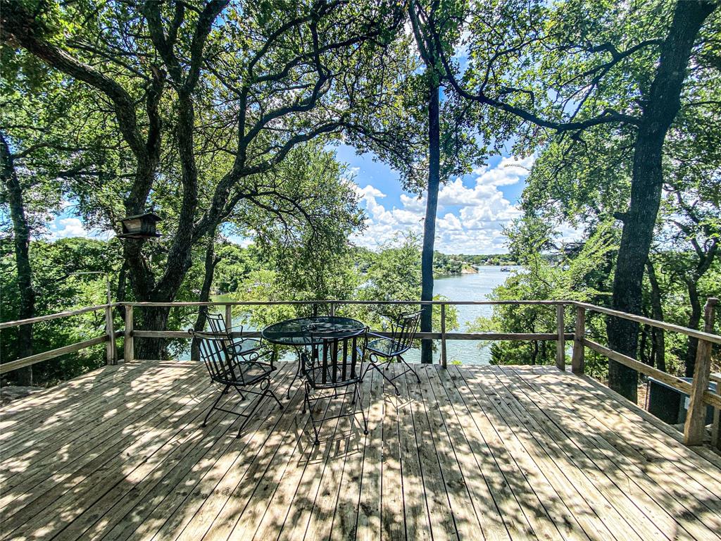 415 S Lakewood Cir, Bridgeport, TX 76426