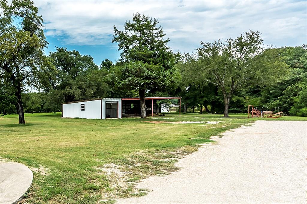 941 County Road 286, Collinsville, TX 76233