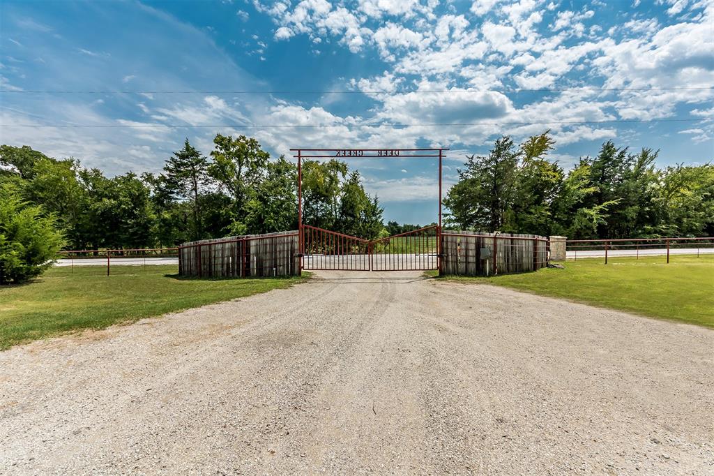 941 County Road 286, Collinsville, TX 76233