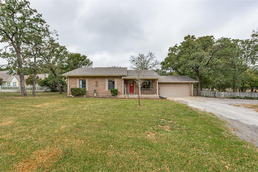 712 Kiowa Dr E, Lake Kiowa, TX 76240