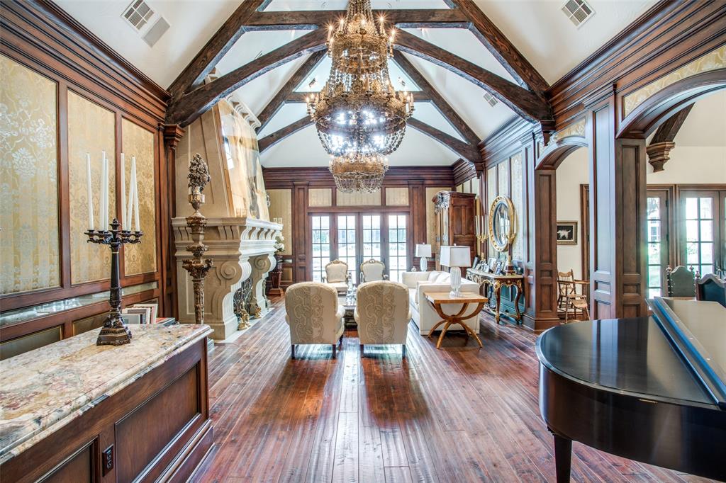 5445 N Dentwood Dr, Dallas, TX 75220