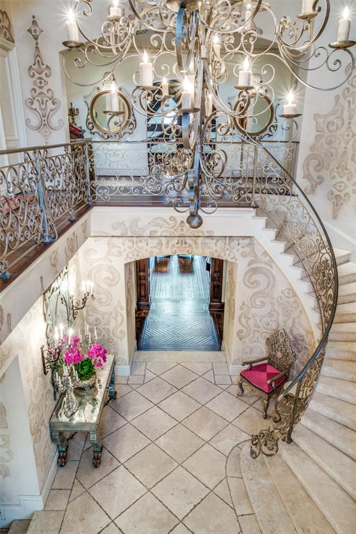 5445 N Dentwood Dr, Dallas, TX 75220