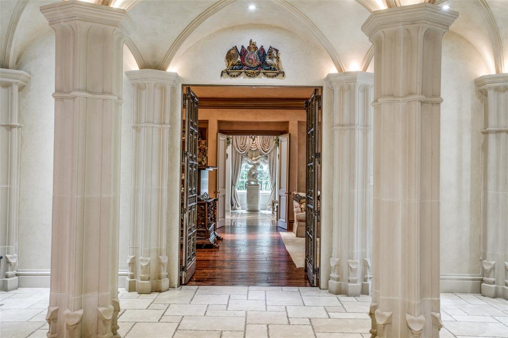 5445 N Dentwood Dr, Dallas, TX 75220