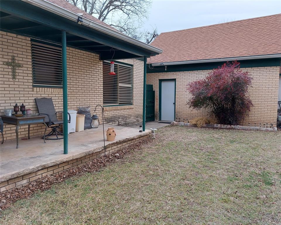 700 PAGE St N, Comanche, TX 76442