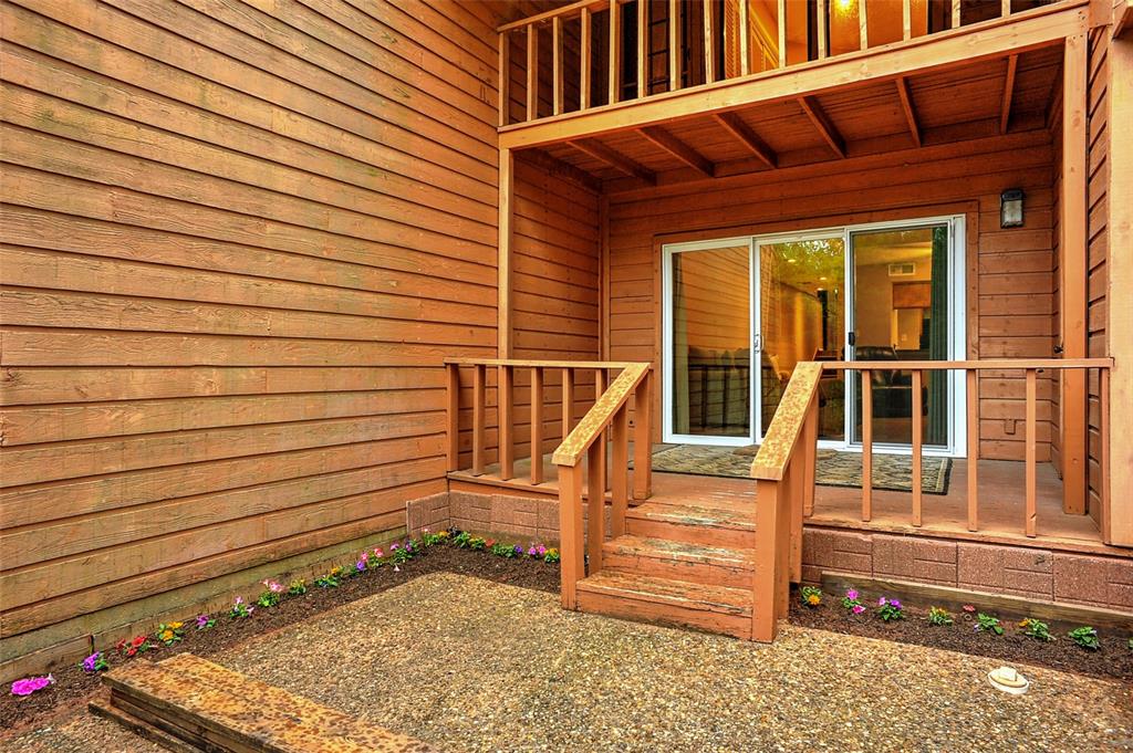 23 Village Green Ct, Denison, TX 75020